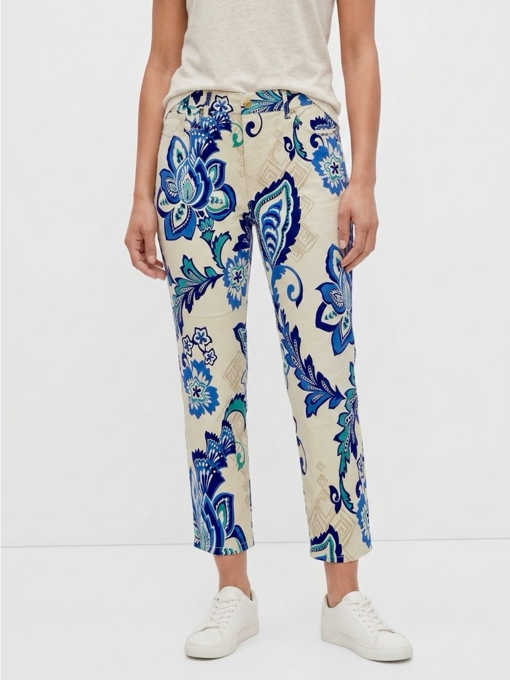 CHICO’S So Lifting Crop Cream & Blue Paisley Floral Cropped Straight-Leg Pants